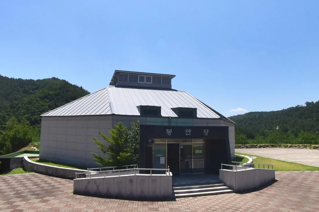 양양군공설묘원 봉안당 외관·전경