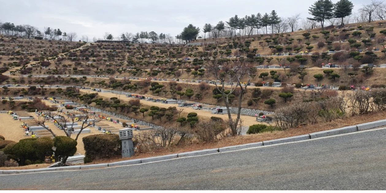 장봉리공설묘지 자연장지 자연장지 전경