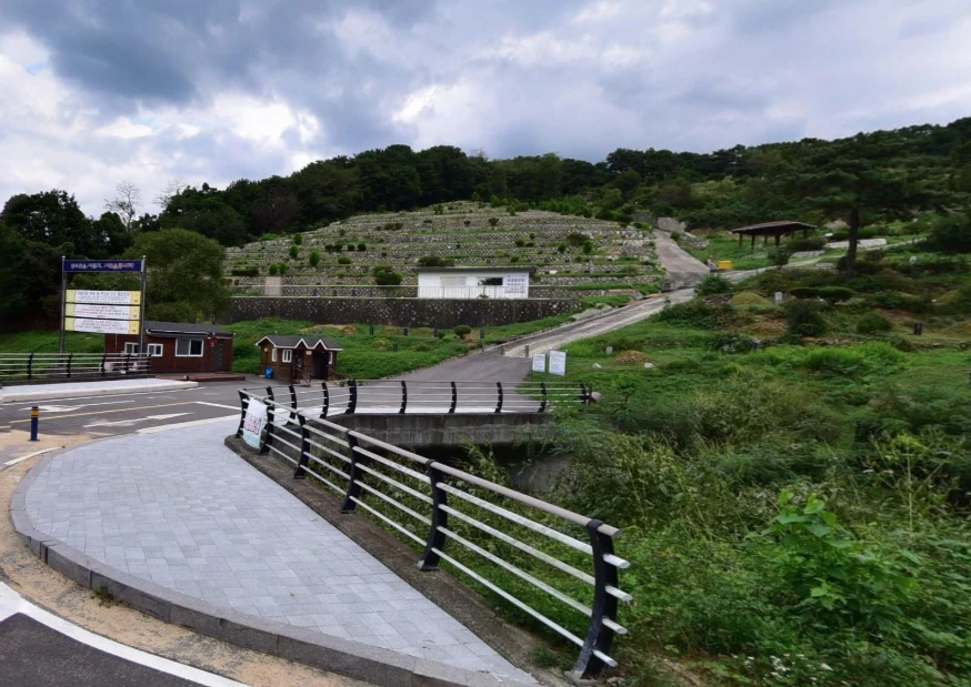 안흥동공설묘지 봉안담 외관·전경