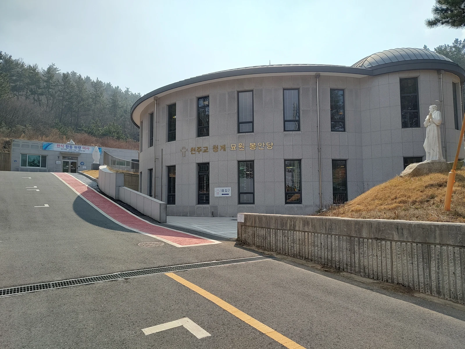 천주교 청계묘원 봉안당 외관·전경
