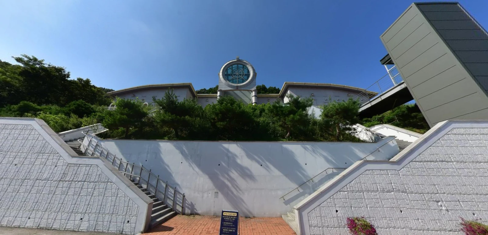 오향중흥교회 봉안당 외관·전경